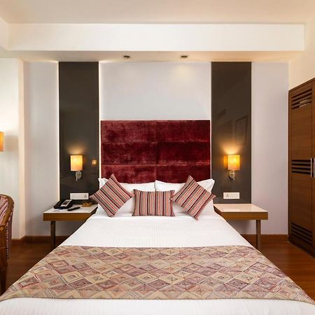 Hotel Maurya Patna Патна Екстериор снимка