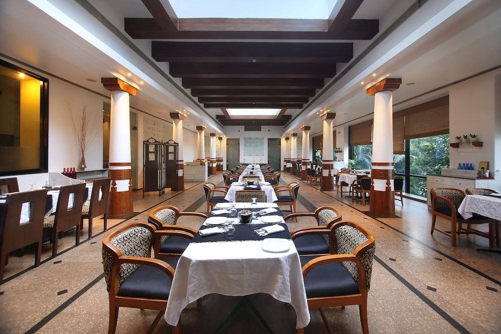 Hotel Maurya Patna Патна Екстериор снимка