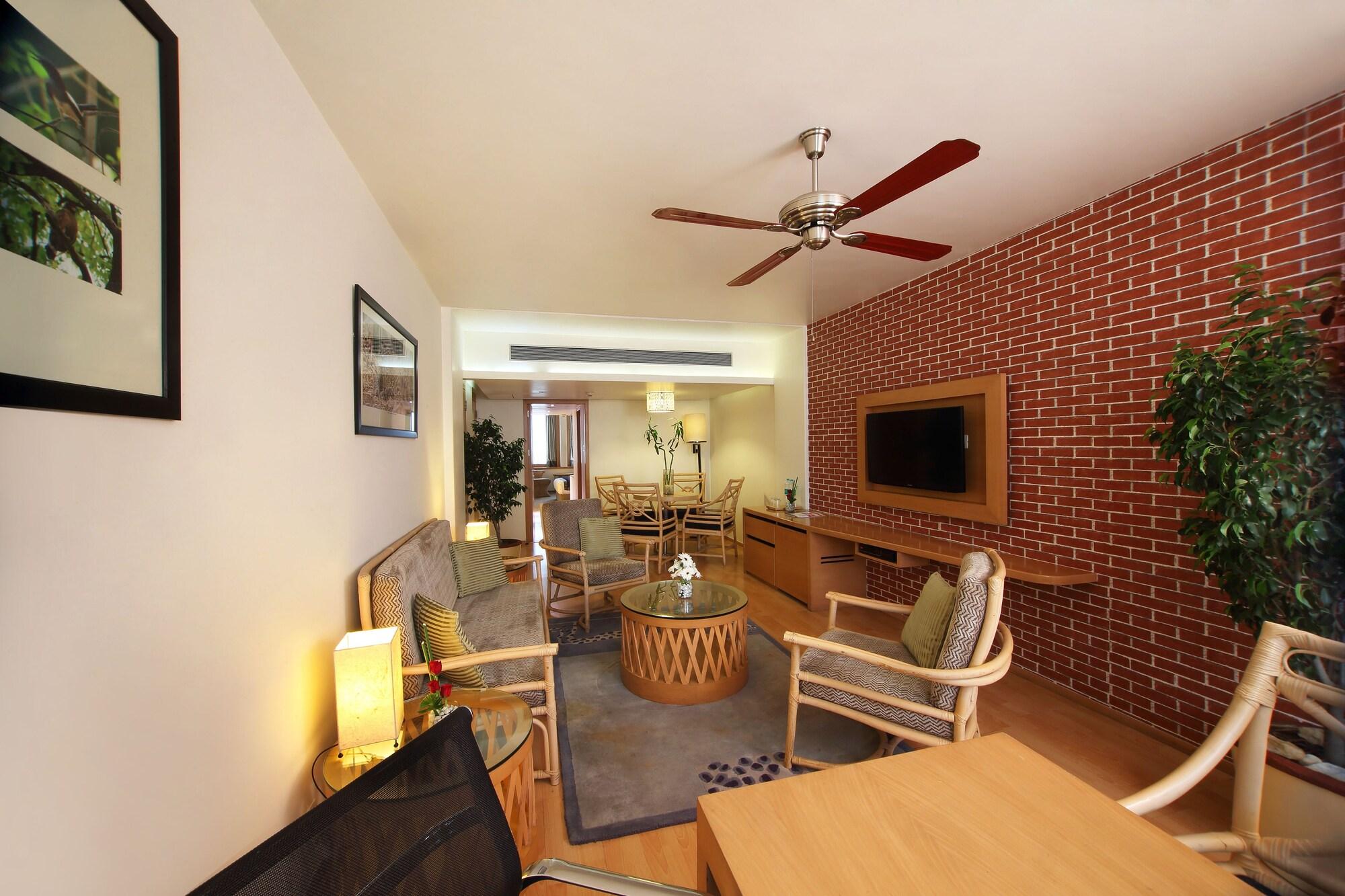 Hotel Maurya Patna Патна Екстериор снимка