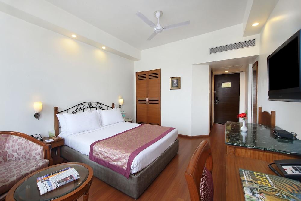 Hotel Maurya Patna Патна Екстериор снимка