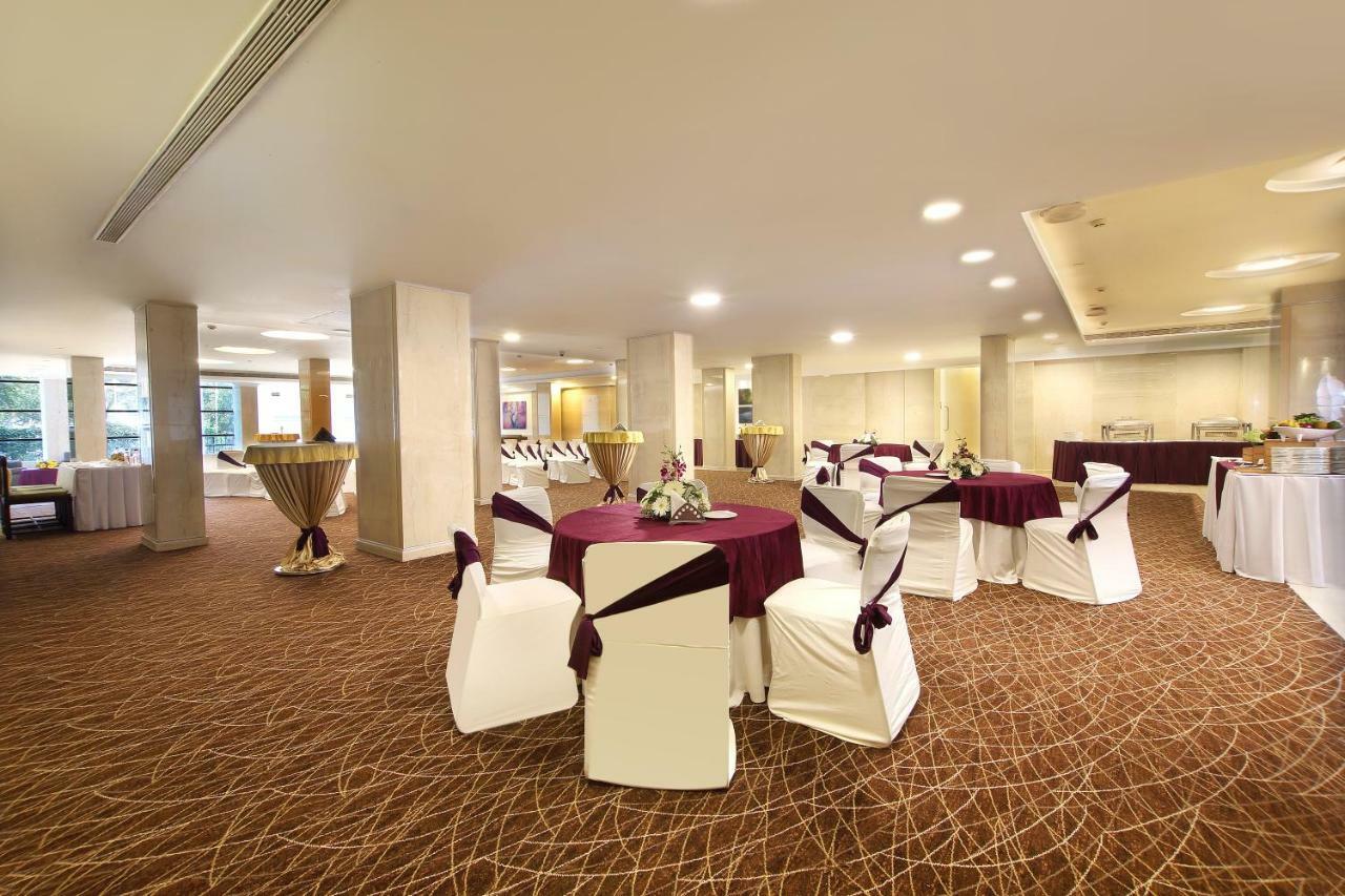 Hotel Maurya Patna Патна Екстериор снимка