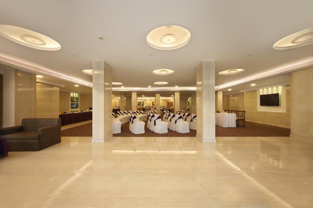 Hotel Maurya Patna Патна Екстериор снимка