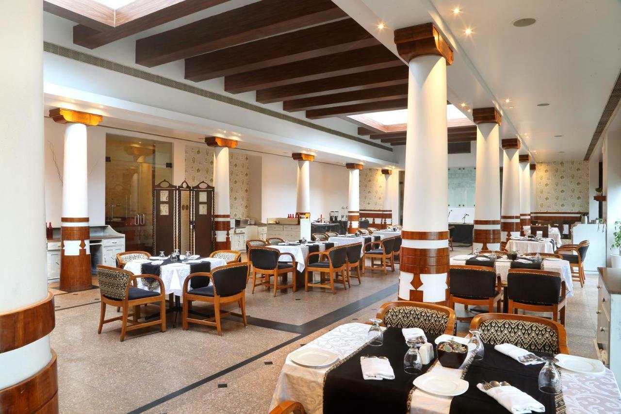 Hotel Maurya Patna Патна Екстериор снимка