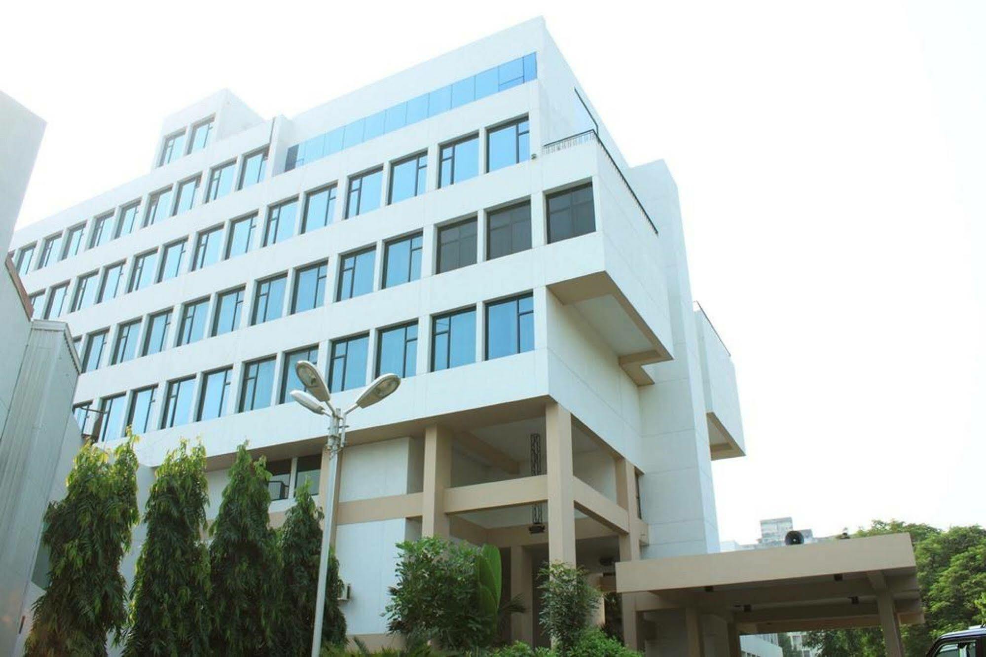 Hotel Maurya Patna Патна Екстериор снимка