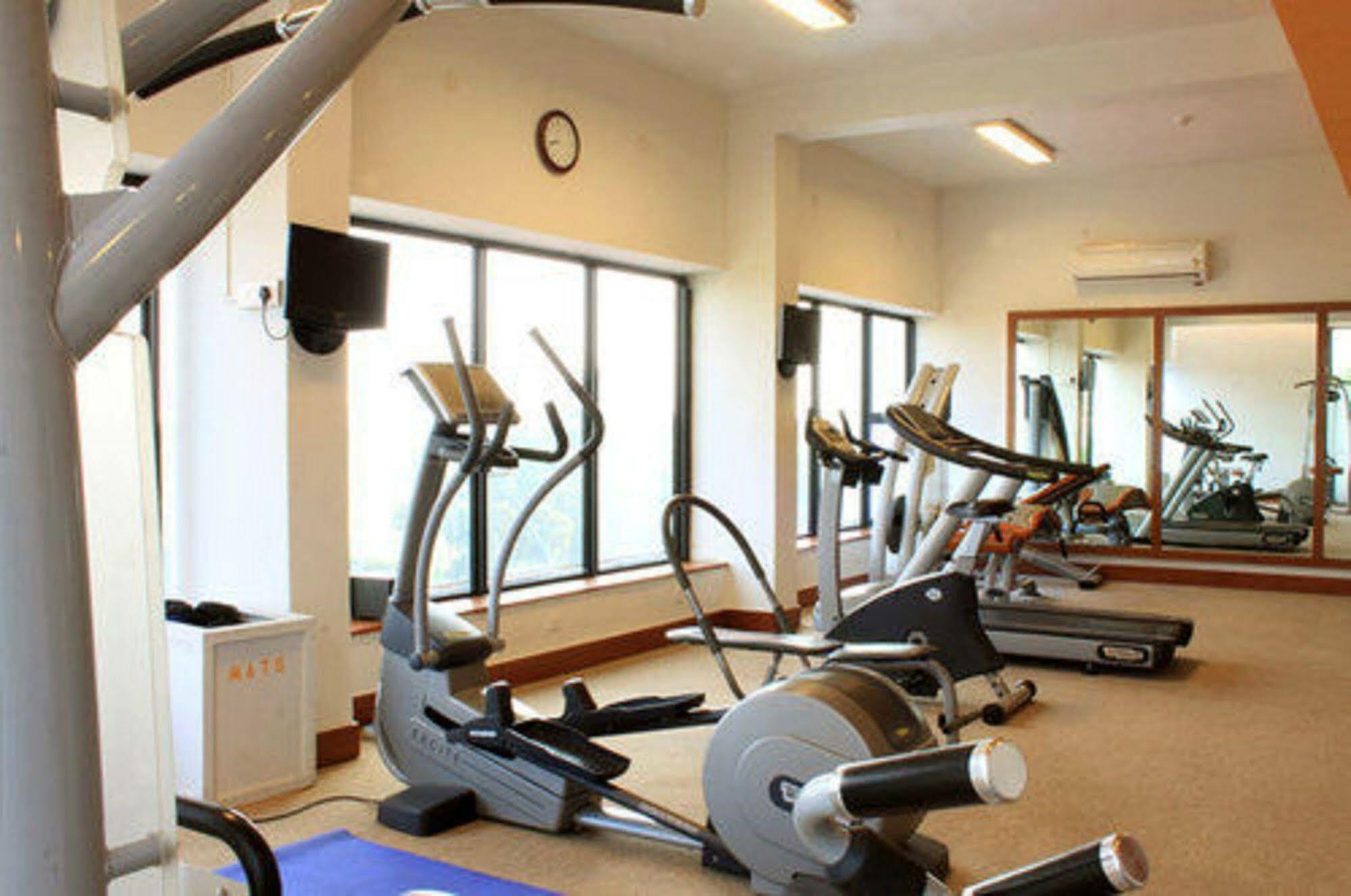 Hotel Maurya Patna Патна Екстериор снимка